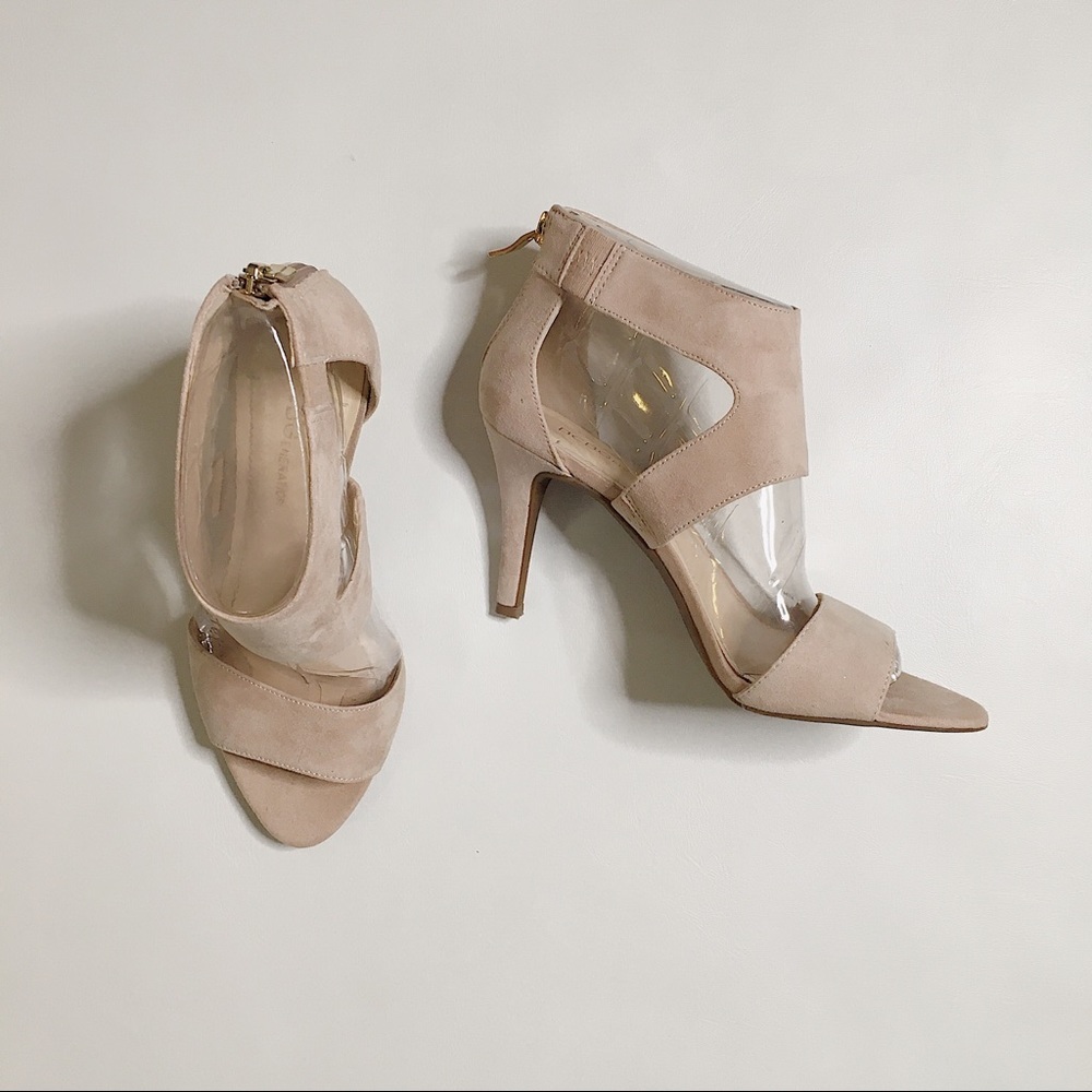 BCBGeneration heels powder nude heels sz 6
